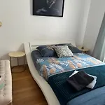 Guest Room Nearby Champs Elysees
